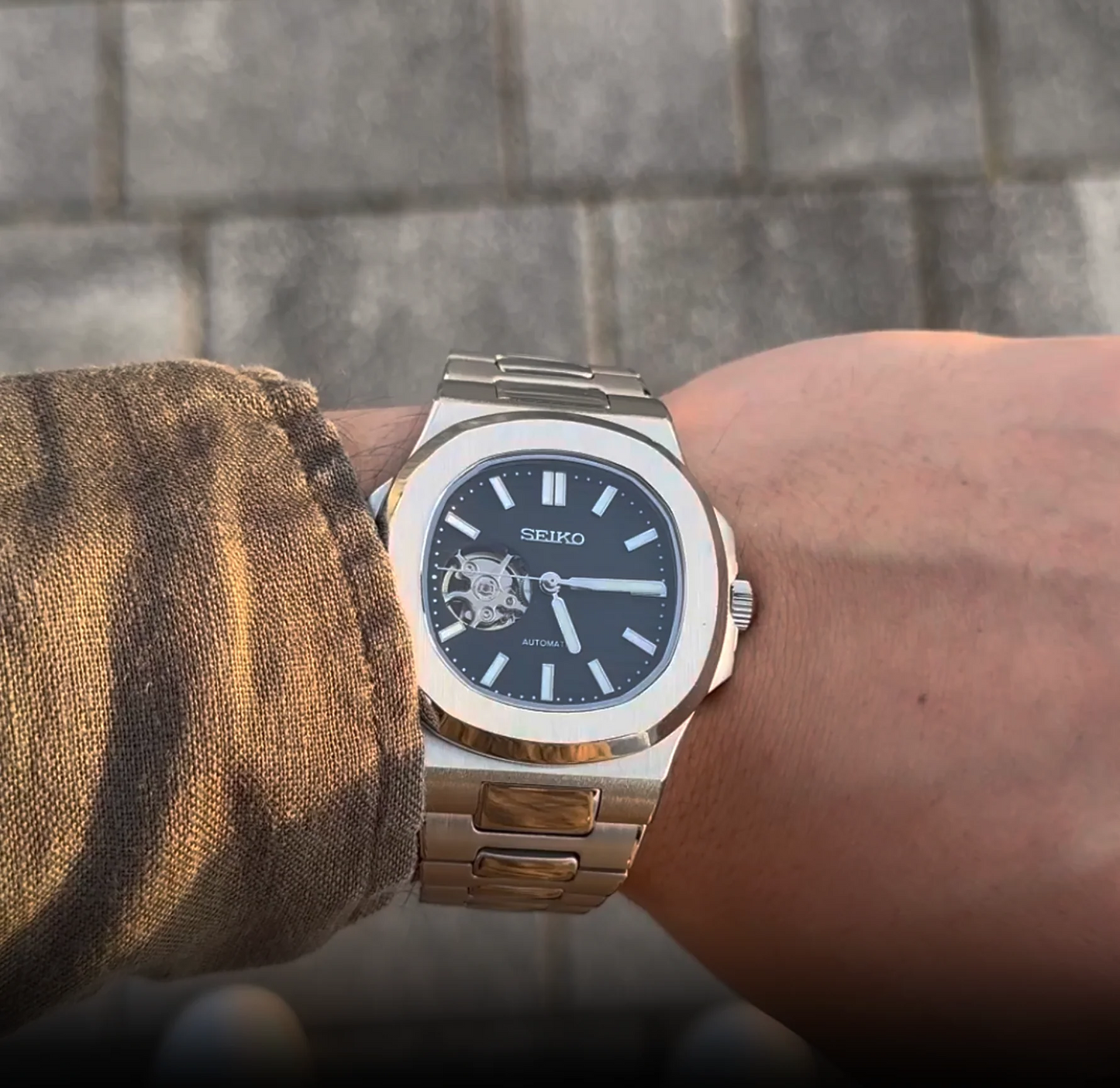 NAUTIKO | BLACK OPEN MOVEMENT